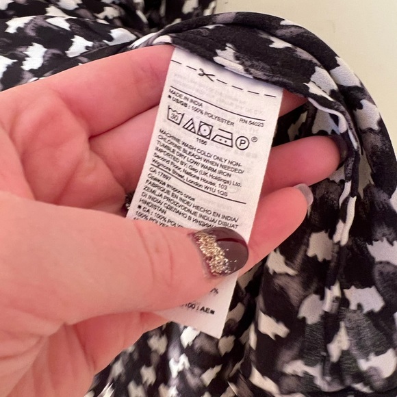 Banana Republic Long Sleeve size Medium - Picture 4 of 4